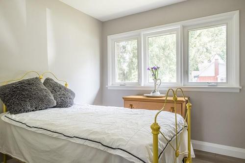 567 Kingswood Place, Burlington, ON - Indoor Photo Showing Bedroom