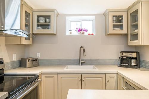 567 Kingswood Place, Burlington, ON - Indoor Photo Showing Kitchen