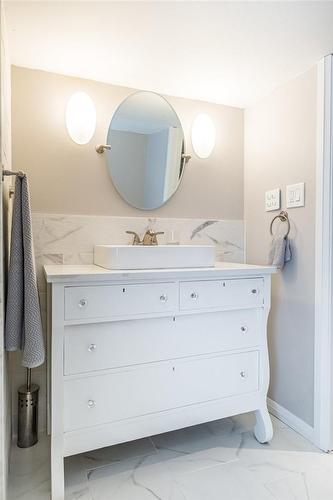 567 Kingswood Place, Burlington, ON - Indoor Photo Showing Bathroom