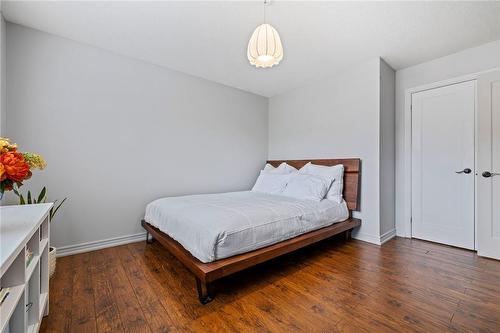 71 Stonepine Crescent, Hamilton, ON - Indoor Photo Showing Bedroom