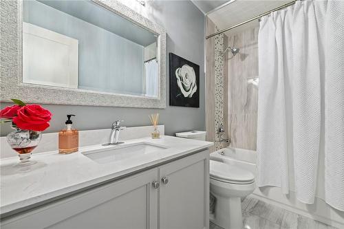 71 Stonepine Crescent, Hamilton, ON - Indoor Photo Showing Bathroom