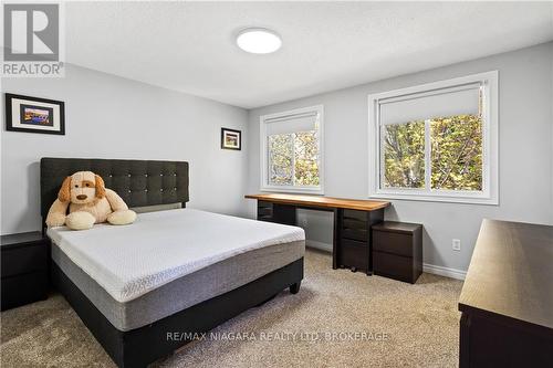 6262 Johnson Drive, Niagara Falls, ON - Indoor Photo Showing Bedroom