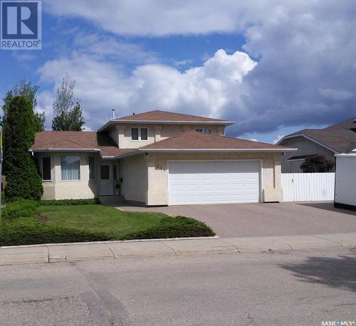 234 Sumner Crescent, Saskatoon, SK - Outdoor With Facade