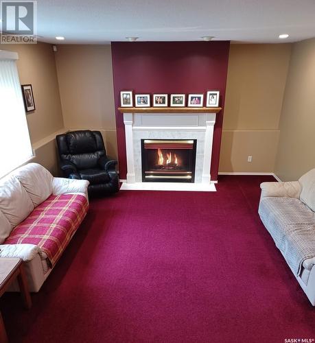 234 Sumner Crescent, Saskatoon, SK - Indoor Photo Showing Living Room With Fireplace