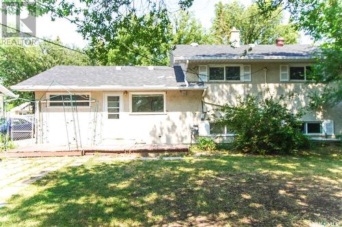 325 Durham Drive, Regina, SK - Outdoor