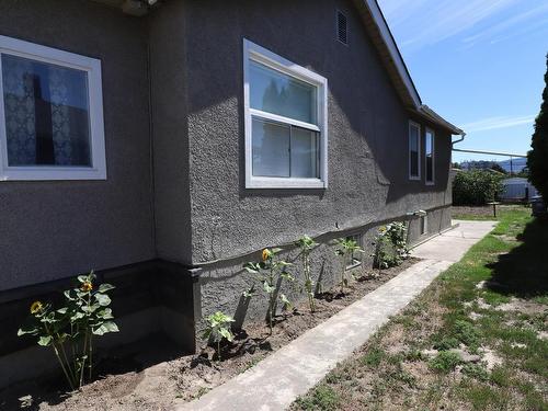 325 Willow Street, Kamloops, BC - Outdoor With Exterior