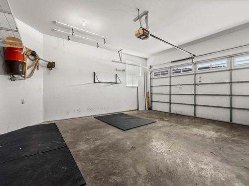 1883 Primrose Cres, Kamloops, BC - Indoor Photo Showing Garage