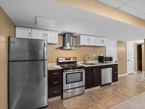 1883 Primrose Cres, Kamloops, BC - Indoor Photo Showing Kitchen