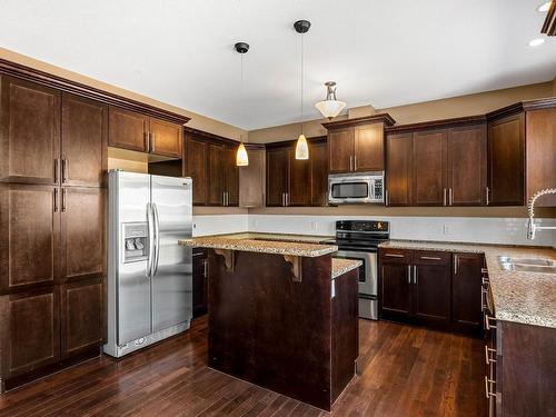 1883 Primrose Cres, Kamloops, BC - Indoor Photo Showing Kitchen