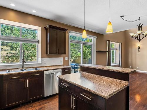 1883 Primrose Cres, Kamloops, BC - Indoor Photo Showing Kitchen