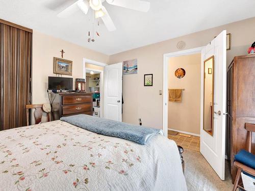 1580 Napier Place, Kamloops, BC - Indoor Photo Showing Bedroom