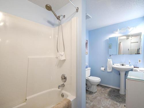 1580 Napier Place, Kamloops, BC - Indoor Photo Showing Bathroom