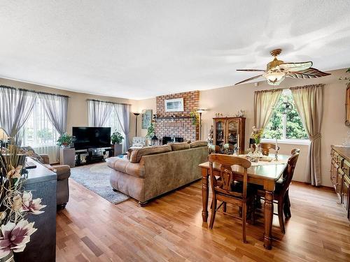 1580 Napier Place, Kamloops, BC - Indoor Photo Showing Living Room With Fireplace