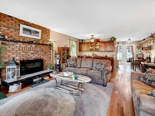 1580 Napier Place, Kamloops, BC - Indoor Photo Showing Living Room With Fireplace