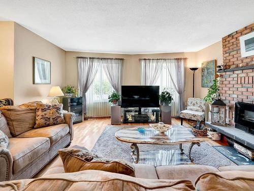 1580 Napier Place, Kamloops, BC - Indoor Photo Showing Living Room With Fireplace