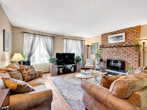 1580 Napier Place, Kamloops, BC - Indoor Photo Showing Living Room With Fireplace