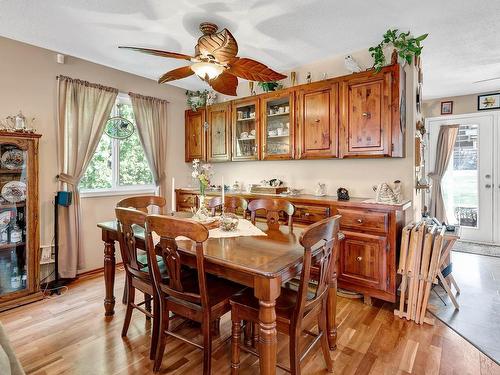 1580 Napier Place, Kamloops, BC - Indoor Photo Showing Dining Room