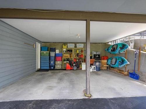 1580 Napier Place, Kamloops, BC - Indoor Photo Showing Garage