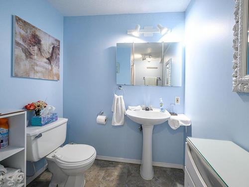 1580 Napier Place, Kamloops, BC - Indoor Photo Showing Bathroom