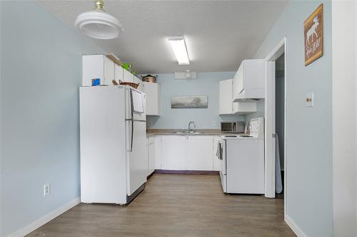 108-4004 34 Street, Vernon, BC - Indoor Photo Showing Kitchen