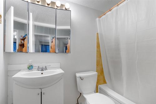 108-4004 34 Street, Vernon, BC - Indoor Photo Showing Bathroom