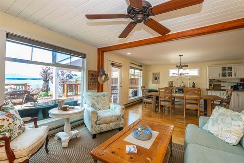 6792 Squilax Anglemont Road, Magna Bay, BC - Indoor Photo Showing Living Room