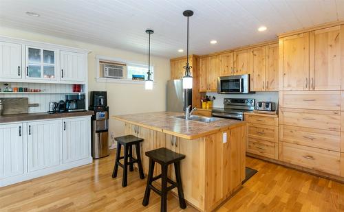 6792 Squilax Anglemont Road, Magna Bay, BC - Indoor Photo Showing Kitchen