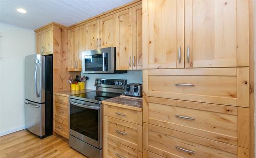 6792 Squilax Anglemont Road, Magna Bay, BC - Indoor Photo Showing Kitchen