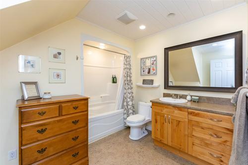 6792 Squilax Anglemont Road, Magna Bay, BC - Indoor Photo Showing Bathroom