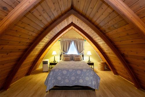 6792 Squilax Anglemont Road, Magna Bay, BC - Indoor Photo Showing Bedroom