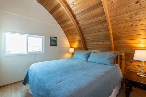 6792 Squilax Anglemont Road, Magna Bay, BC - Indoor Photo Showing Bedroom