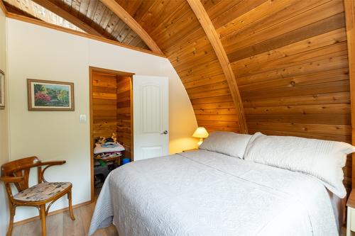 6792 Squilax Anglemont Road, Magna Bay, BC - Indoor Photo Showing Bedroom