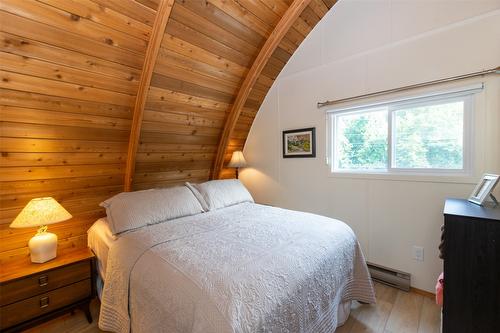 6792 Squilax Anglemont Road, Magna Bay, BC - Indoor Photo Showing Bedroom