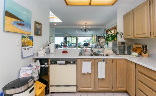 1-1261 Trans Canada Hwy Highway, Sorrento, BC - Indoor Photo Showing Kitchen With Double Sink