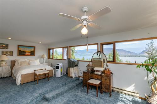 1-1261 Trans Canada Hwy Highway, Sorrento, BC - Indoor Photo Showing Bedroom