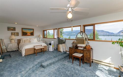 1-1261 Trans Canada Hwy Highway, Sorrento, BC - Indoor Photo Showing Bedroom