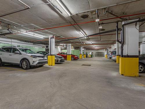 Parking - A4-925 Crois. Du Ruisseau, Montréal (Saint-Laurent), QC - Indoor Photo Showing Garage