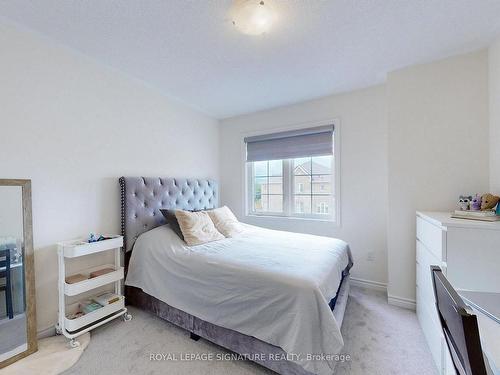 16 Morningstar Ave, Whitby, ON - Indoor Photo Showing Bedroom