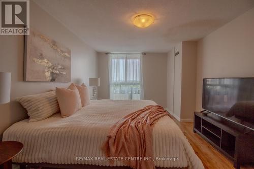 1012 - 1320 Mississauga Valley Boulevard, Mississauga (Mississauga Valleys), ON - Indoor Photo Showing Bedroom