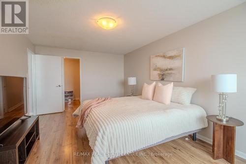 1012 - 1320 Mississauga Valley Boulevard, Mississauga (Mississauga Valleys), ON - Indoor Photo Showing Bedroom