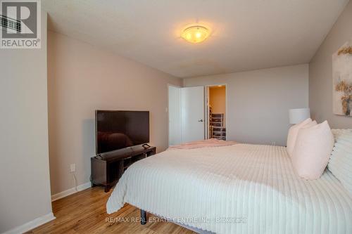 1012 - 1320 Mississauga Valley Boulevard, Mississauga (Mississauga Valleys), ON - Indoor Photo Showing Bedroom