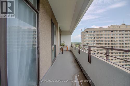 1012 - 1320 Mississauga Valley Boulevard, Mississauga (Mississauga Valleys), ON - Outdoor With Balcony With Exterior