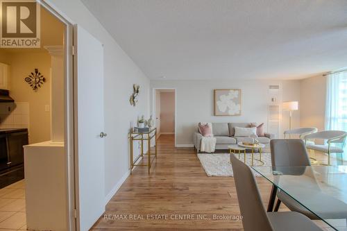 1012 - 1320 Mississauga Valley Boulevard, Mississauga (Mississauga Valleys), ON - Indoor Photo Showing Living Room