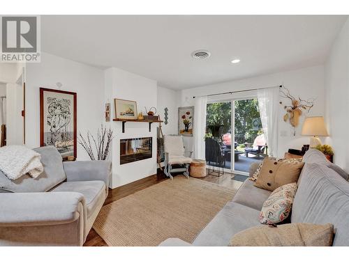 1170 Brant Avenue Unit# 5, Kelowna, BC - Indoor Photo Showing Living Room With Fireplace