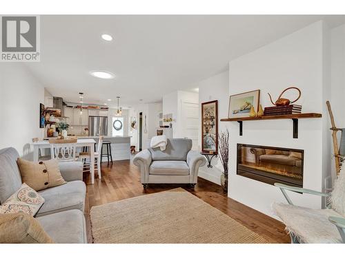 1170 Brant Avenue Unit# 5, Kelowna, BC - Indoor Photo Showing Living Room With Fireplace