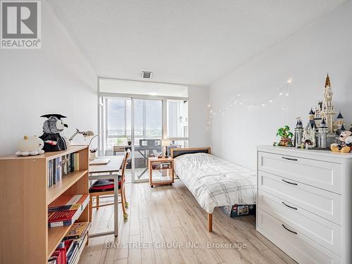 Ph703 - 1001 Cedarglen Gate, Mississauga (Erindale), ON - Indoor Photo Showing Bedroom