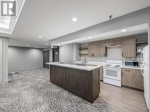 Ph703 - 1001 Cedarglen Gate, Mississauga (Erindale), ON - Indoor Photo Showing Kitchen