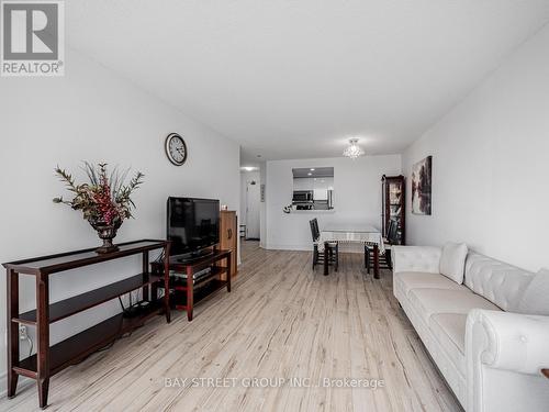 Ph703 - 1001 Cedarglen Gate, Mississauga (Erindale), ON - Indoor Photo Showing Living Room