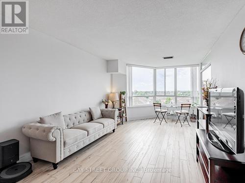 Ph703 - 1001 Cedarglen Gate, Mississauga (Erindale), ON - Indoor Photo Showing Living Room