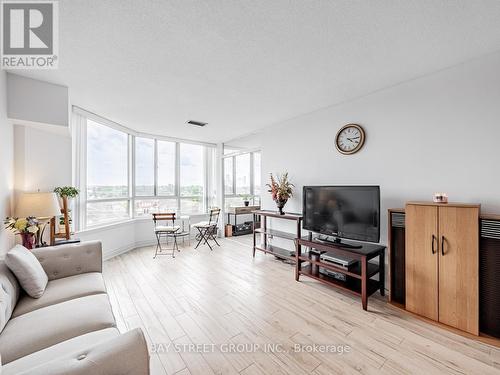 Ph703 - 1001 Cedarglen Gate, Mississauga (Erindale), ON - Indoor Photo Showing Living Room